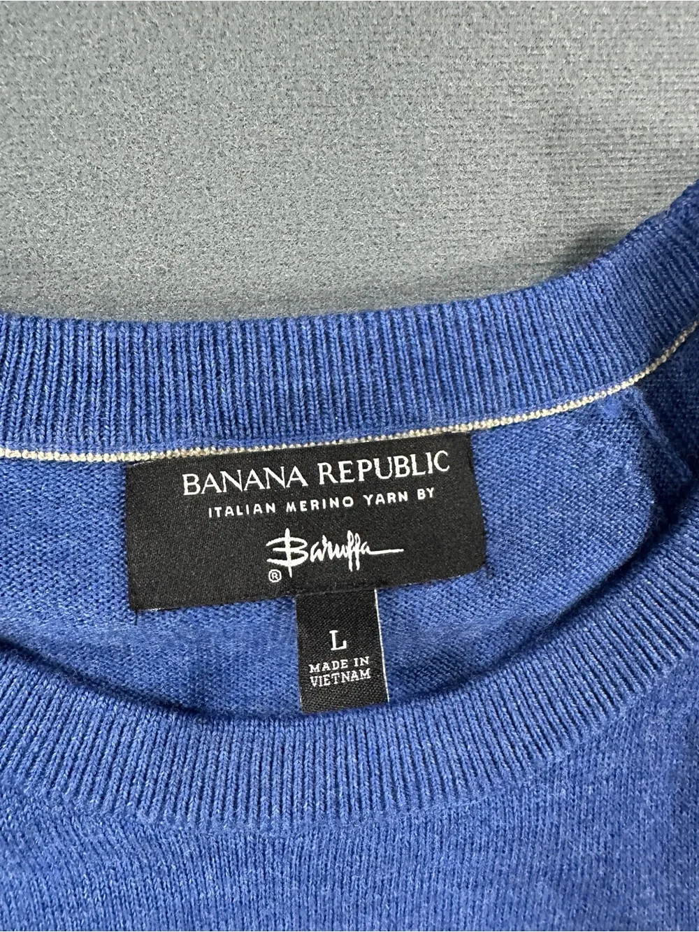 Banana Republic Italian Merino Wool pull over Sweater – Blue Men’s Size L Large